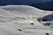 16 Bella vista sui Piani dell'Avaro ben innevati